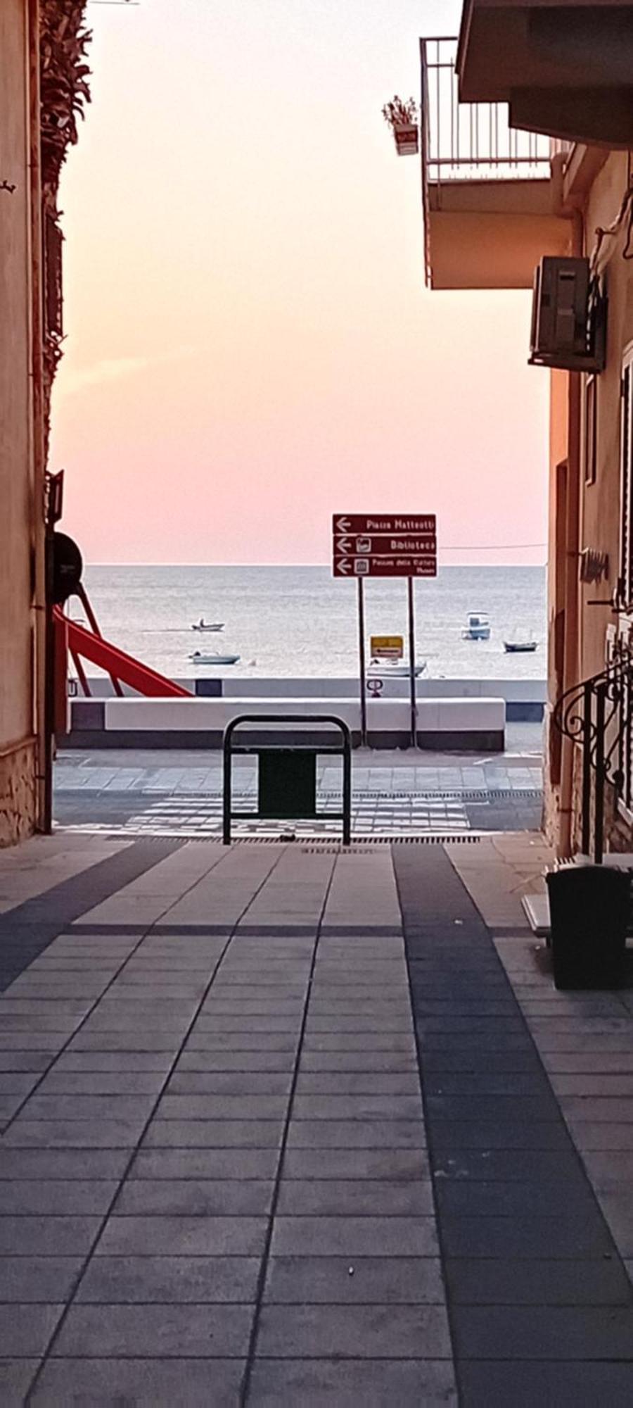 Perla De Mar A 20M Dalla Spiaggia Letojanni Esterno foto